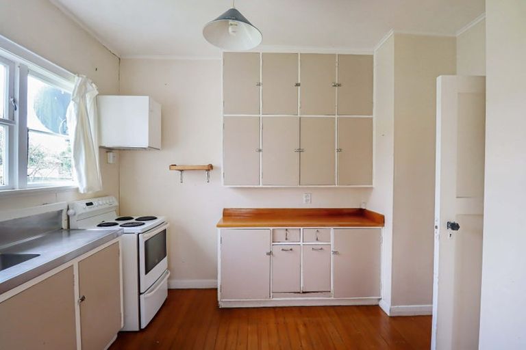 Photo of property in 5 Purser Grove, Fairfield, Lower Hutt, 5011