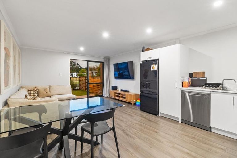 Photo of property in 54 Papatupu Way, Kumeu, 0810