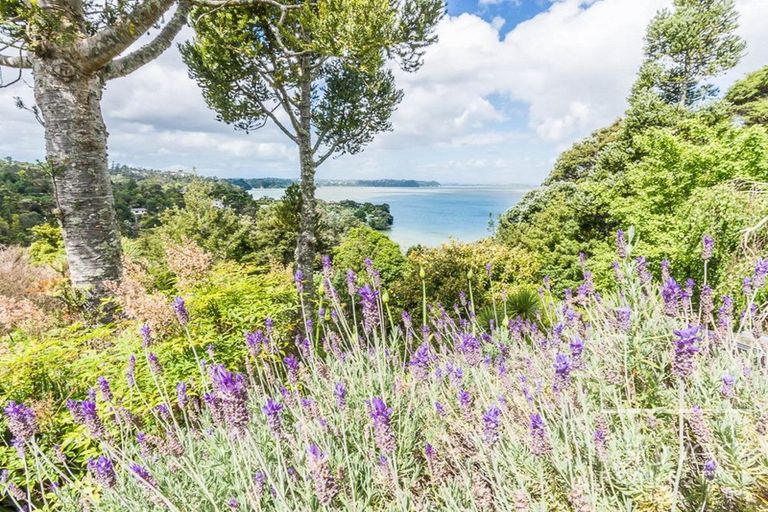 Photo of property in 94 Otitori Bay Road, Titirangi, Auckland, 0604