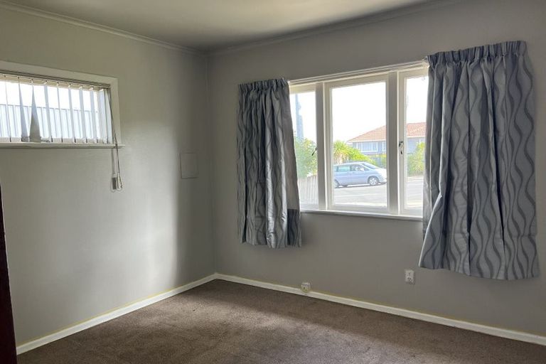Photo of property in 2/5 Forrest Road, Milford, Auckland, 0620