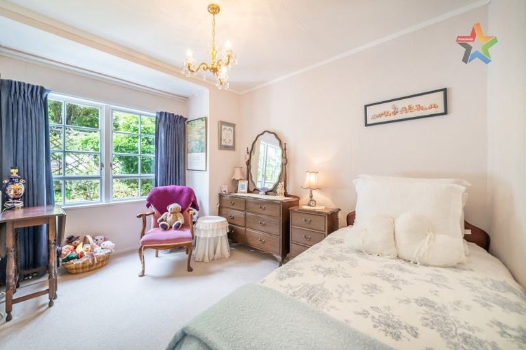 Photo of property in 5 Mokopuna Grove, Stokes Valley, Lower Hutt, 5019