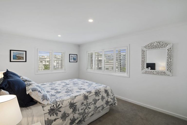 Photo of property in 20 Eaves Bush Parade, Orewa, 0931