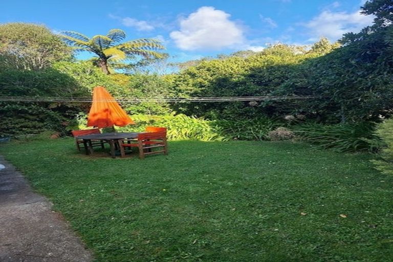 Photo of property in 11 Zande Terrace, Tawa, Wellington, 5028