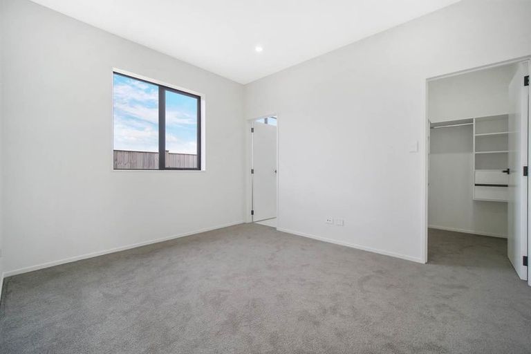 Photo of property in 15 Kaapehu Street, Karaka, 2578