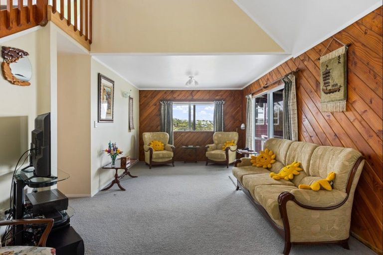 Photo of property in 83 Stillwater Crescent, Stillwater, Silverdale, 0993