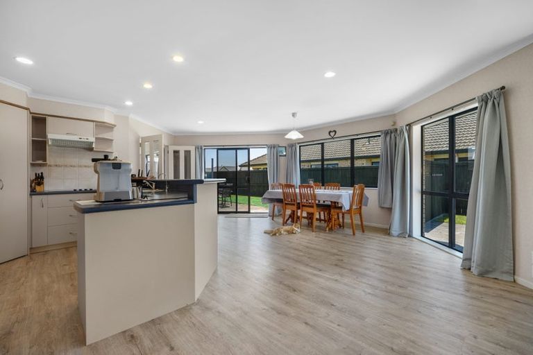 Photo of property in 118 Evans Road, Papamoa Beach, Papamoa, 3118