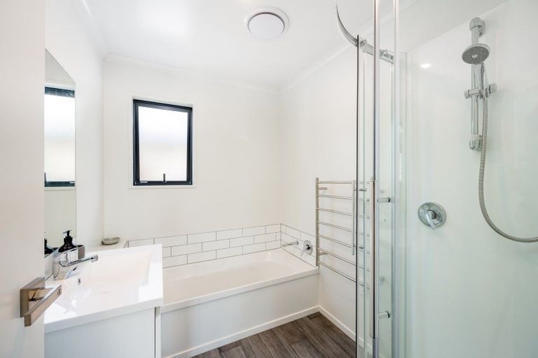 Photo of property in 8 Kingfisher Crescent, Albert Town, Wanaka, 9305