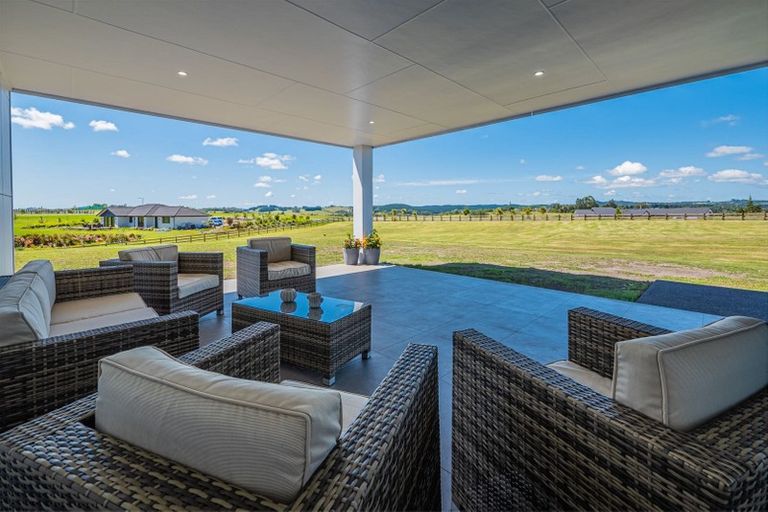 Photo of property in 2 Fernbird Grove, Kerikeri, 0294