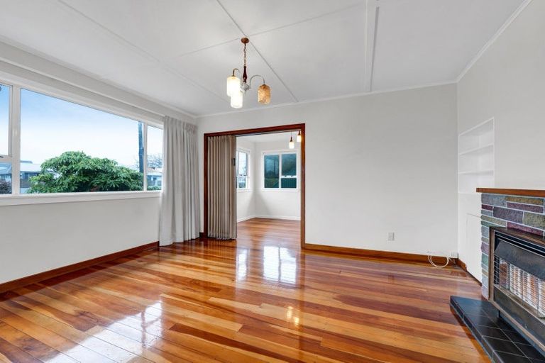 Photo of property in 5 Truby King Street, Merrilands, New Plymouth, 4312