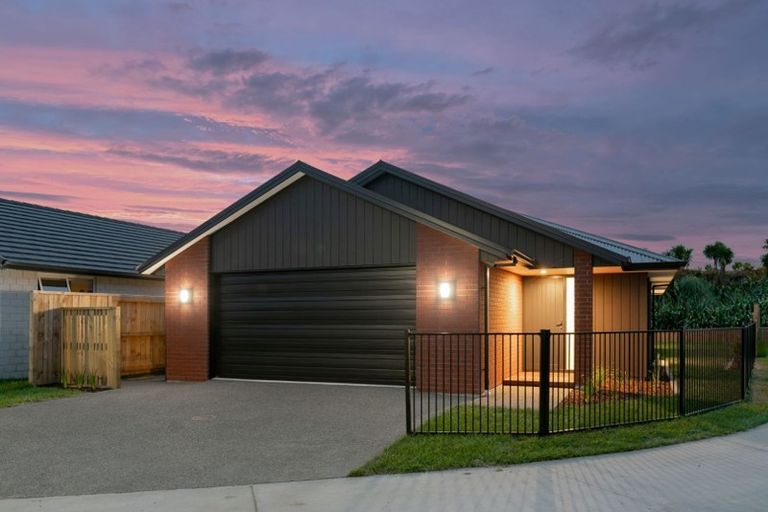 Photo of property in 93 Hills View Drive, Papamoa, 3118