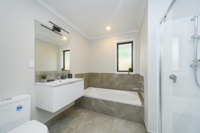 Photo of property in 17 Colonial Place, Kelvin Grove, Palmerston North, 4414