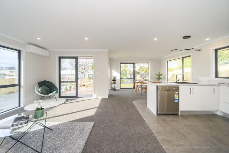 Photo of property in 18 Raglan Avenue, Cloverlea, Palmerston North, 4412