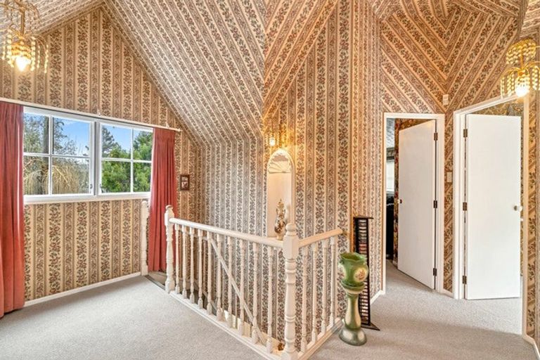 Photo of property in 32 Deane Avenue, Titirangi, Auckland, 0604