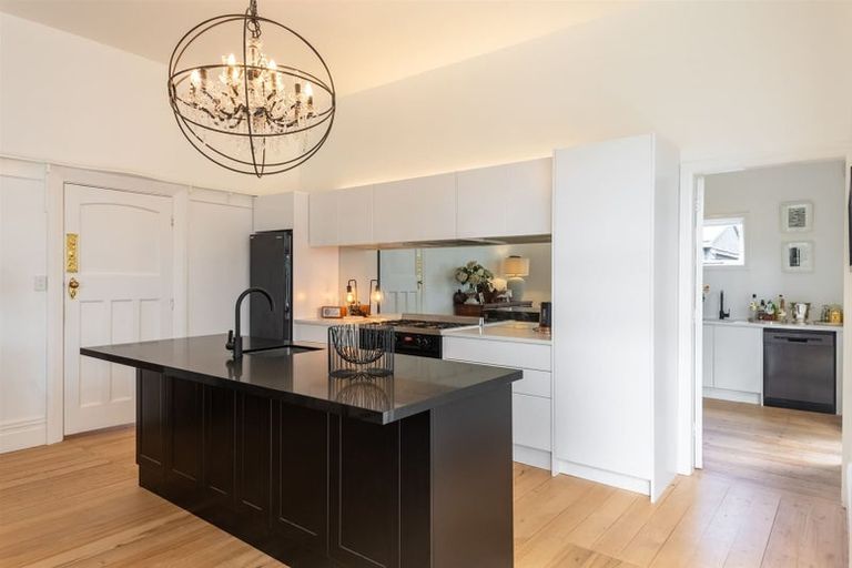 Photo of property in 80 Holly Road, St Albans, Christchurch, 8014