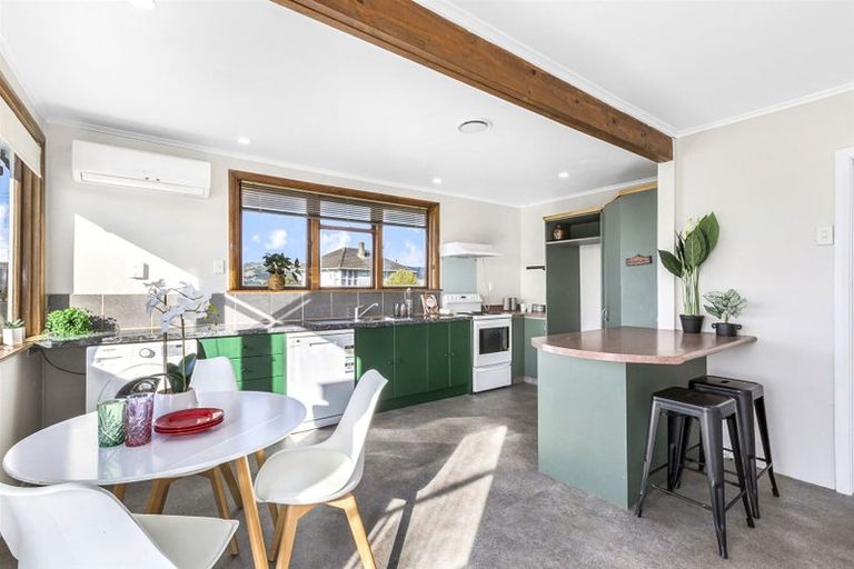 Photo of property in 2 Ngahue Crescent, Elsdon, Porirua, 5022