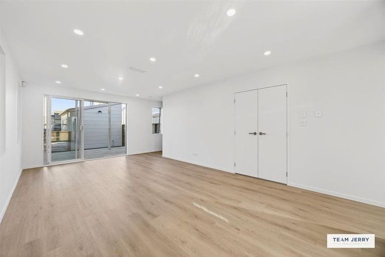 Photo of property in 30 Corporal Street, Papakura, 2110