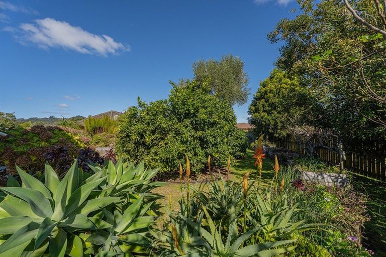 Photo of property in 51 Cholmondeley Crescent, Whitianga, 3510