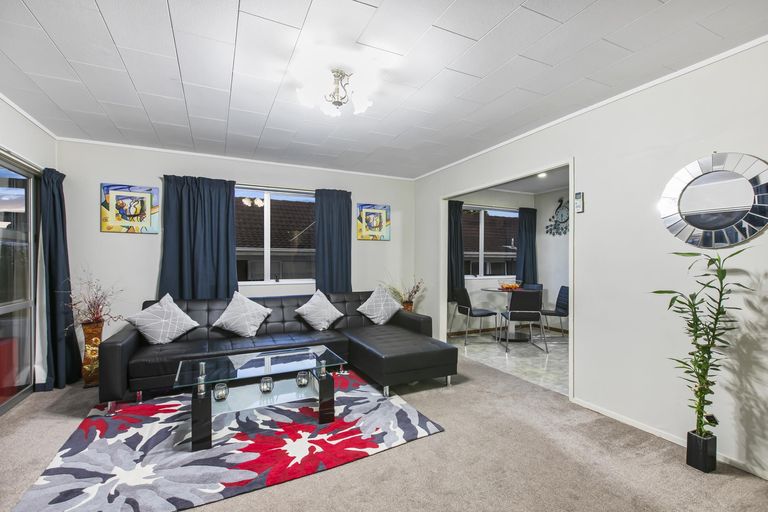 Photo of property in 2c Youngs Road, Papakura, 2110