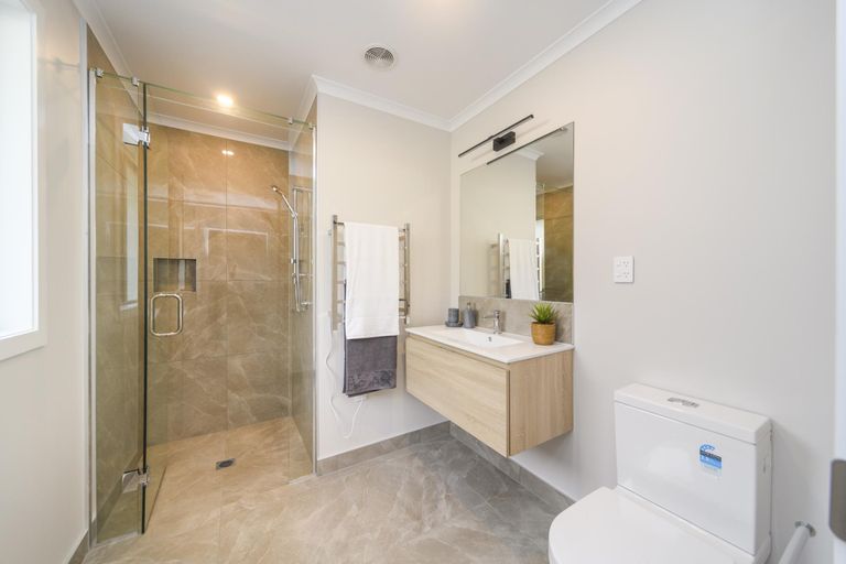 Photo of property in 18 Raglan Avenue, Cloverlea, Palmerston North, 4412