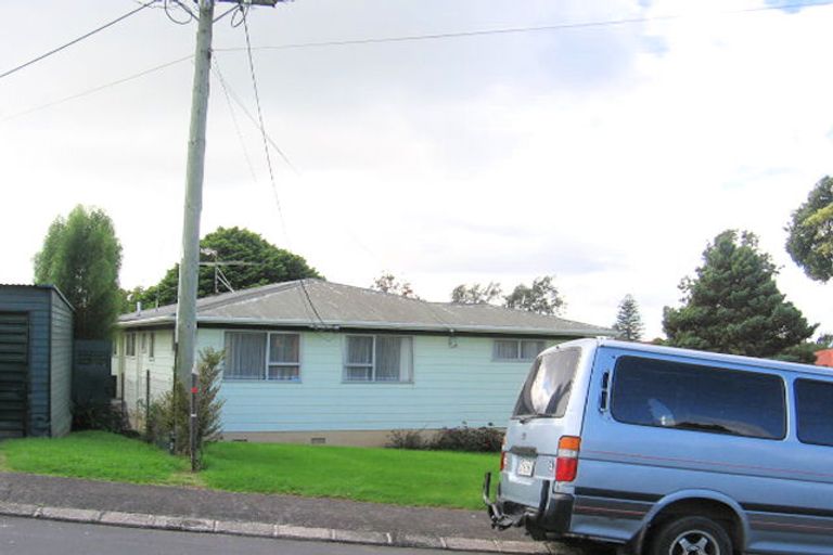 Photo of property in 32 Tahi Terrace, Glen Eden, Auckland, 0602