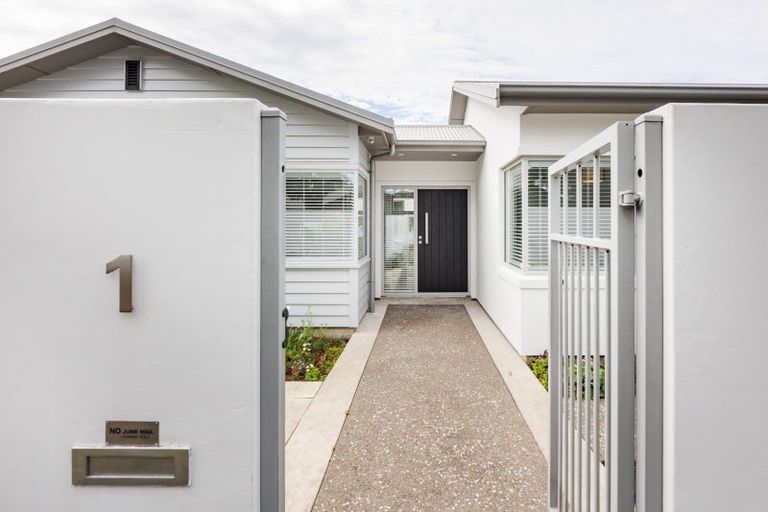 Photo of property in 1 Montgomery Terrace, Hokowhitu, Palmerston North, 4410