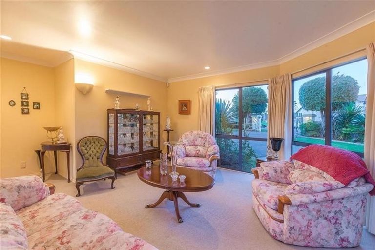 Photo of property in 62 Keywella Drive, Conifer Grove, Takanini, 2112