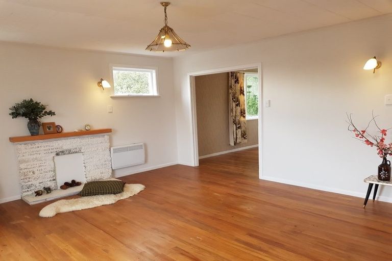 Photo of property in 28 Papakowhai Road, Papakowhai, Porirua, 5024