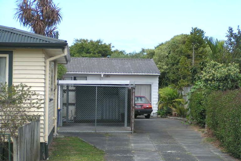 Photo of property in 2/3 Park Avenue, Northcote, Auckland, 0626