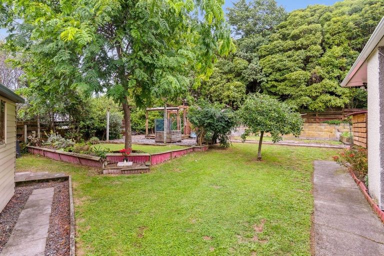 Photo of property in 12 Brazier Grove, Paraparaumu, 5032
