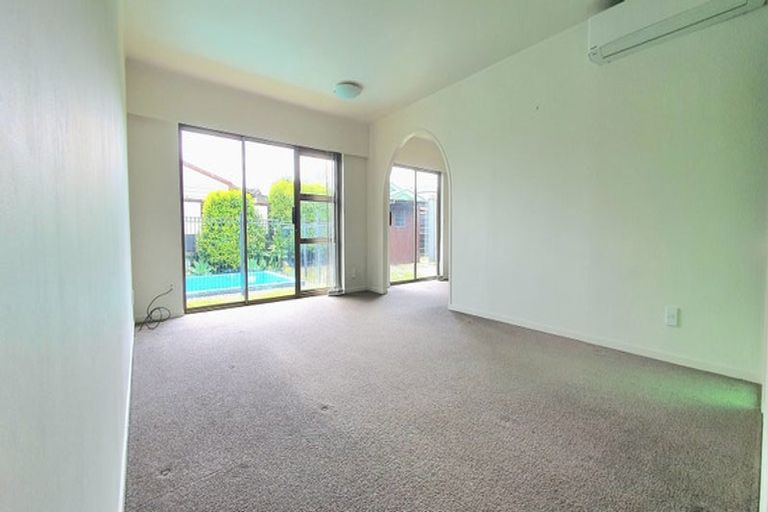 Photo of property in 21b Sunnypark Avenue, Rosehill, Papakura, 2113