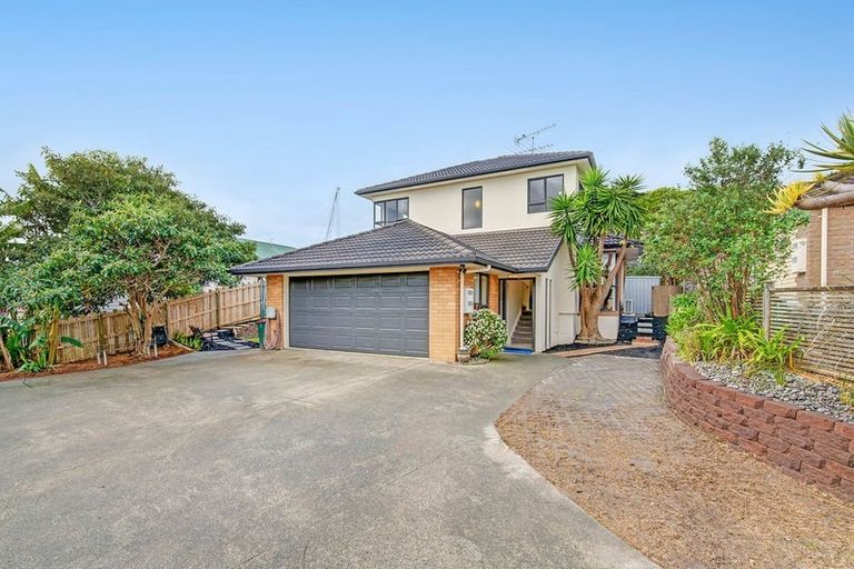 Photo of property in 26 Black Teal Close, Unsworth Heights, Auckland, 0632