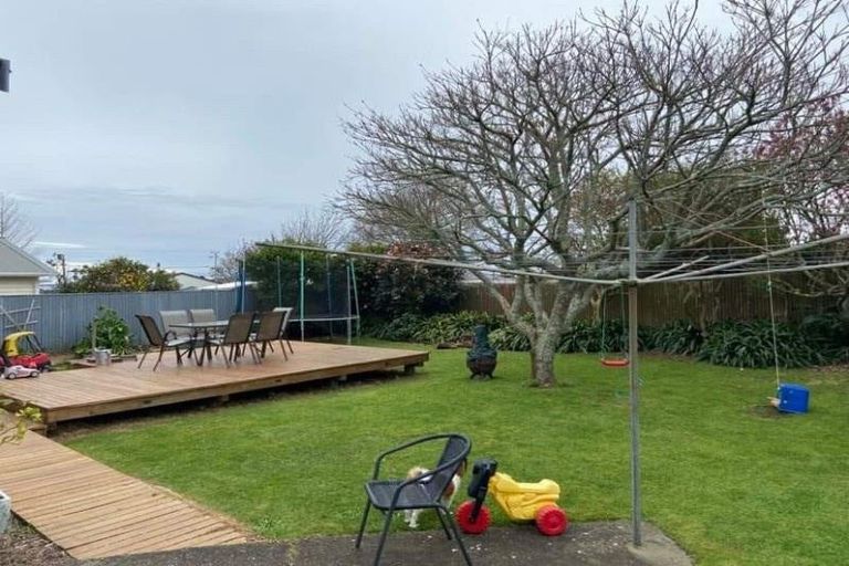 Photo of property in 27 Cowling Road, Hurdon, New Plymouth, 4310