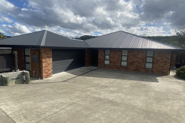 Photo of property in 27 Glentui Place, Waikawa, Picton, 7220