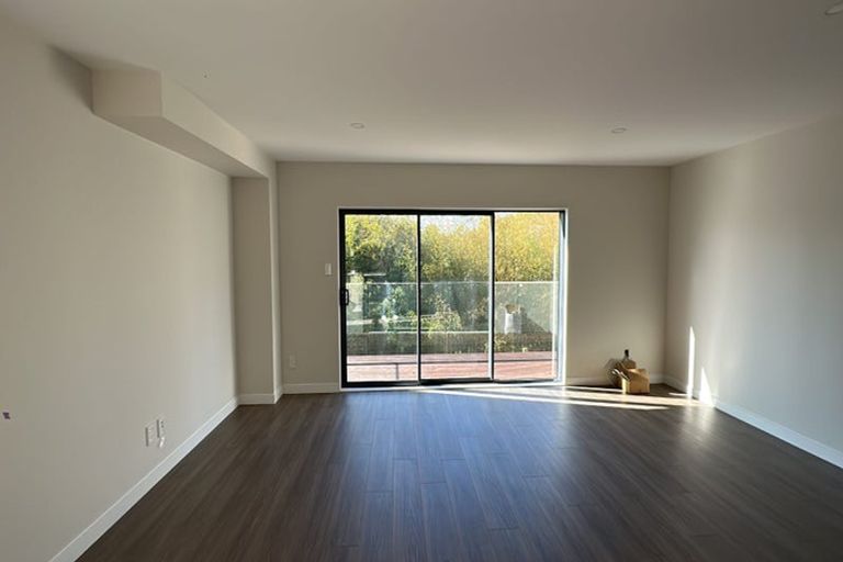 Photo of property in 309 Don Buck Road, Massey, Auckland, 0614