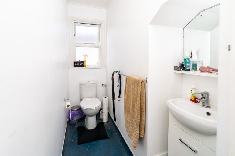 Photo of property in 87 Queens Drive, Lyall Bay, Wellington, 6022