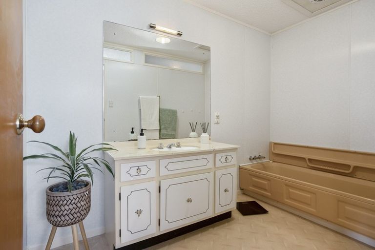 Photo of property in 14 Andes Avenue, Mangere Bridge, Auckland, 2022