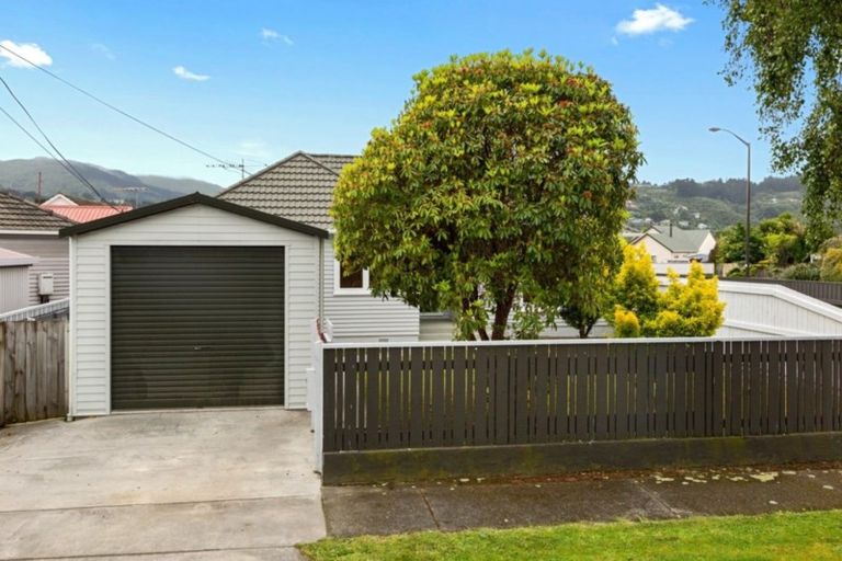 Photo of property in 25 Athlone Crescent, Boulcott, Lower Hutt, 5011