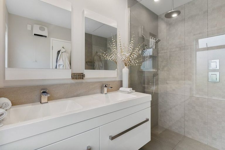 Photo of property in 139 Richmond Road, Brixton, New Plymouth, 4373