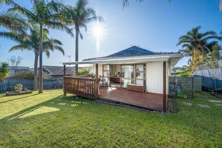 Photo of property in 15 Pigeon Mountain Road, Half Moon Bay, Auckland, 2012