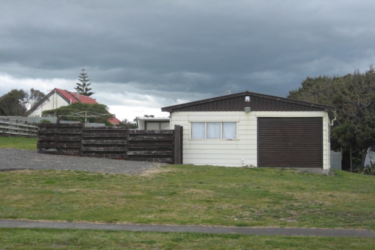 Photo of property in 34 Kahukura Avenue, Waitarere Beach, Levin, 5510