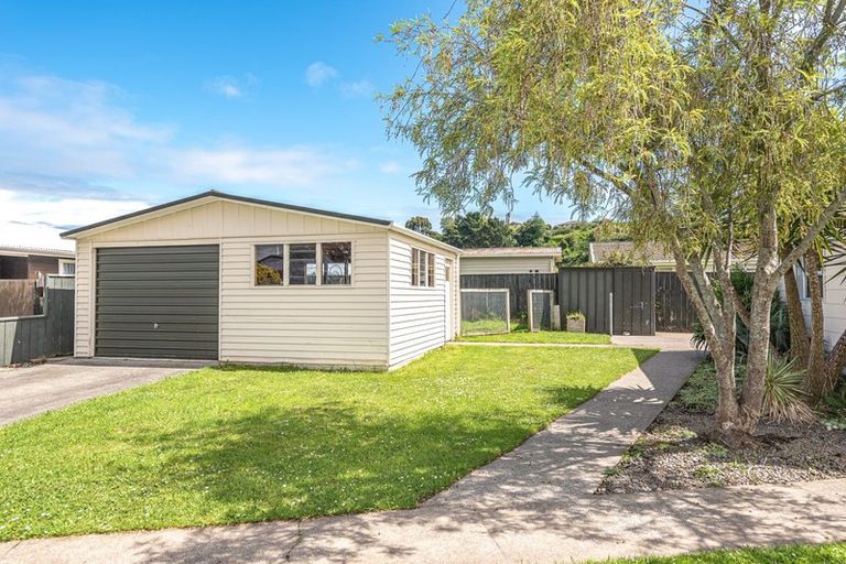 Photo of property in 15 Massey Street, Aramoho, Whanganui, 4500