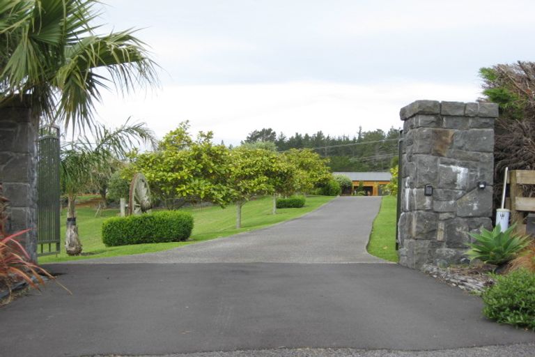 Photo of property in 853 Old North Road, Waimauku, 0882