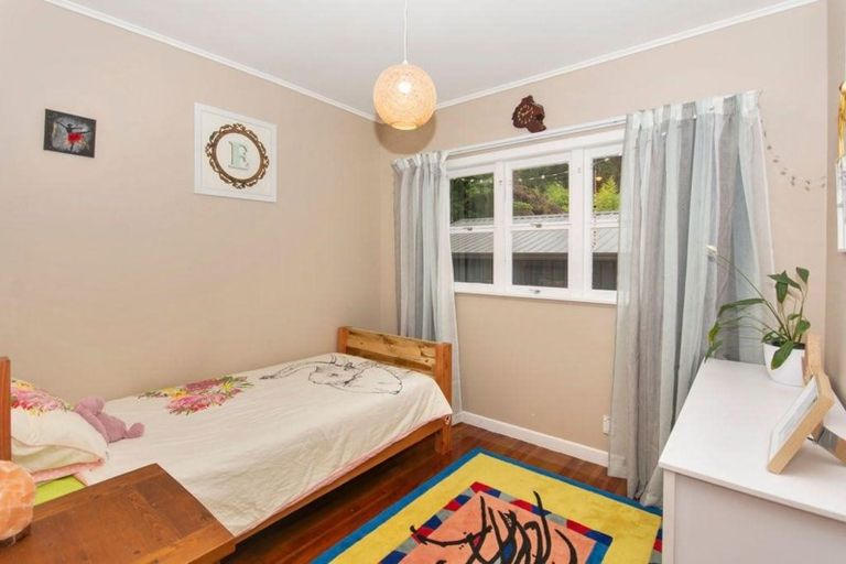 Photo of property in 70 Tirimoana Road, Te Atatu South, Auckland, 0602