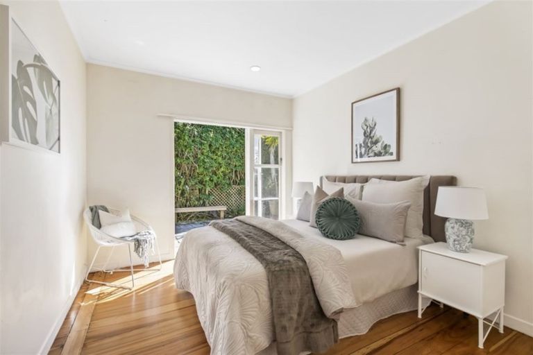 Photo of property in 1/53 Corunna Road, Milford, Auckland, 0620