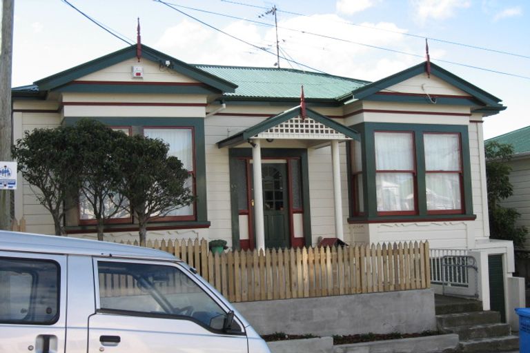 Photo of property in 18 Naughton Terrace, Kilbirnie, Wellington, 6022