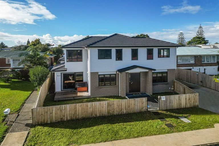 Photo of property in 9a Kingdale Road, Henderson, Auckland, 0610
