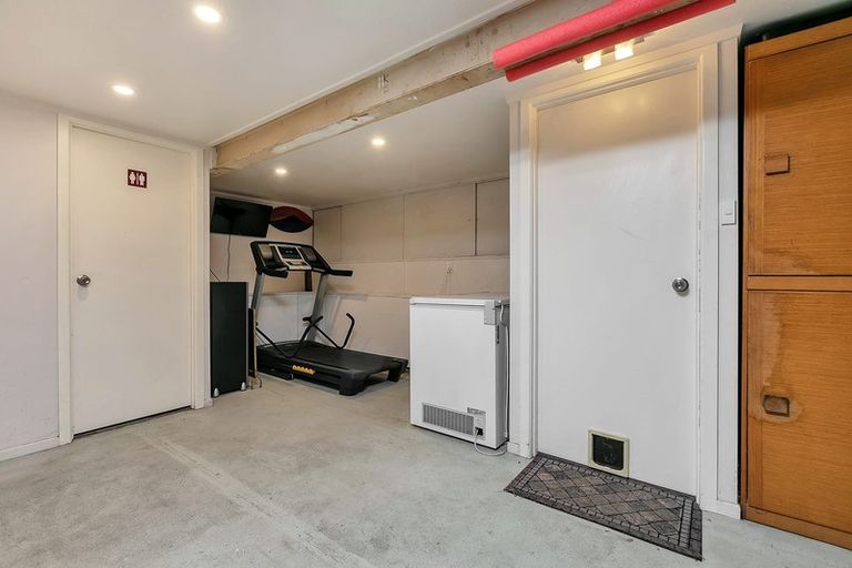 Photo of property in 11 James Street, Glenfield, Auckland, 0629