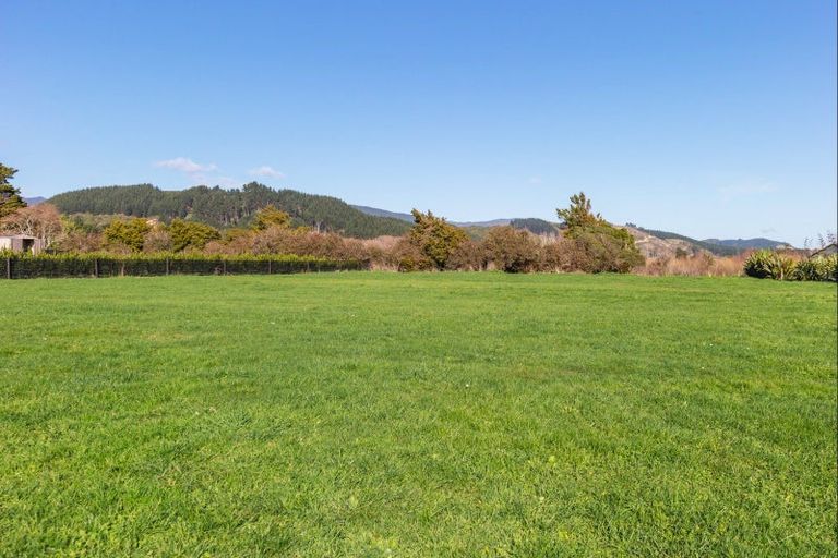 Photo of property in 59 Ohau Gravels Way, Ohau, 5570