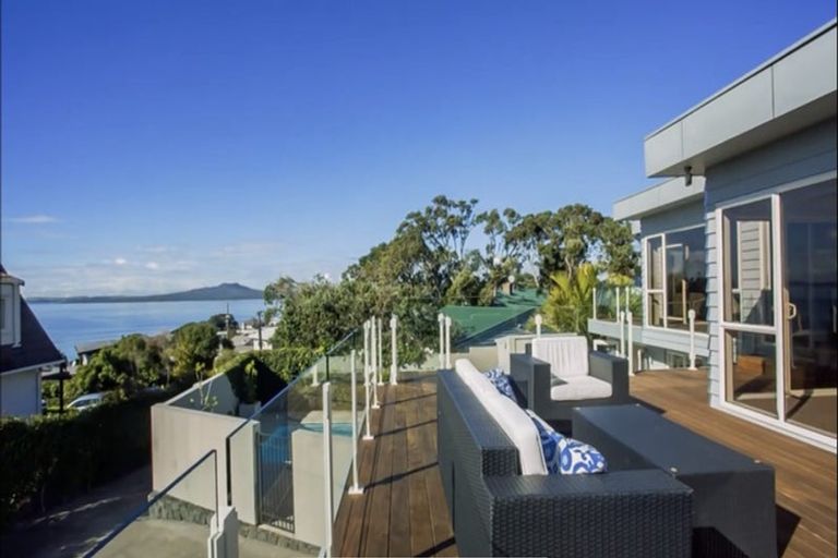 Photo of property in 2a Eastcliffe Road, Castor Bay, Auckland, 0620