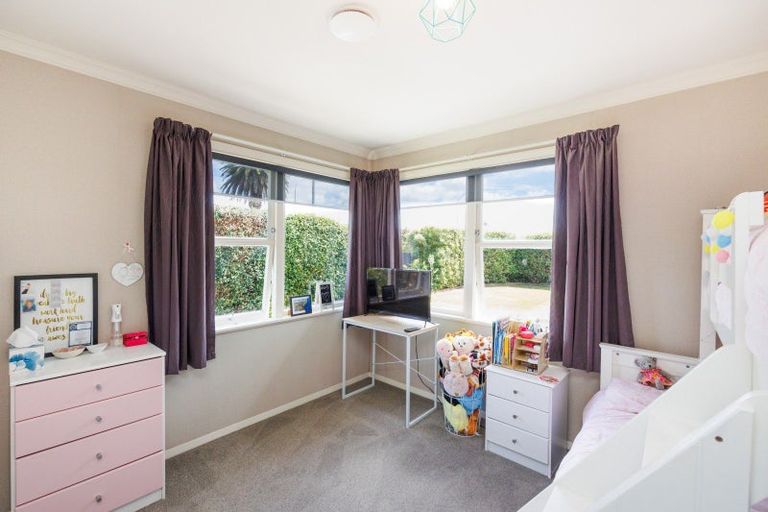 Photo of property in 2 Anzio Place, Awapuni, Palmerston North, 4412